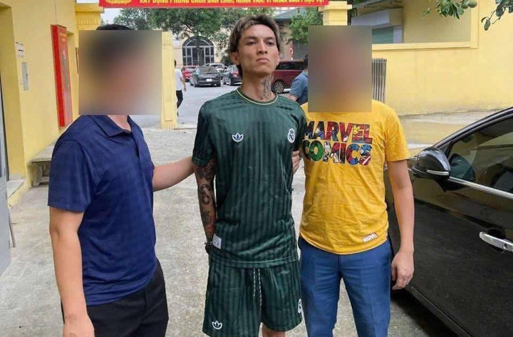 Rapper Bình Gold bị bắt vì cướp taxi.