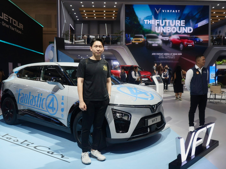 Anh Michael Yo ấn tượng với thiết kế đậm chất thể thao của VF 7.