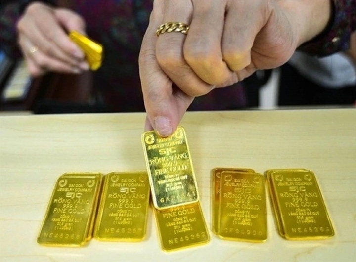 Nhà đầu tư lỗ 2- 3 triệu đồng mỗi lượng vàng khi giao dịch mua - bán