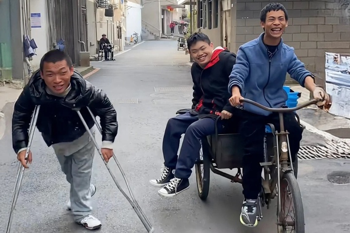 Ba chàng trai khuyết tật quyết định khởi nghiệp cùng nhau.