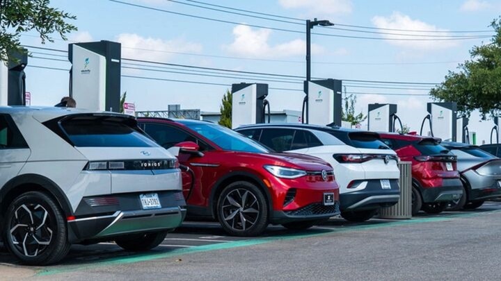 Hơn 1/3 xe điện cũ đang rao bán tại Mỹ có giá dưới 25.000 USD. (Ảnh: iSeeCars)