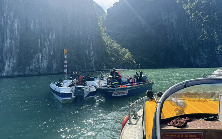 Hành trình tìm kiếm nạn nhân vụ chìm tàu trên Vịnh Hạ Long- Ảnh 3. Hành trình tìm kiếm nạn nhân vụ chìm tàu trên Vịnh Hạ Long- Ảnh 3.