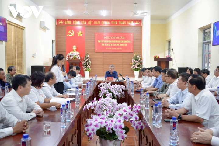 Tổng Bí thư Tô Lâm làm việc với chính quyền xã Si Pa Phìn.