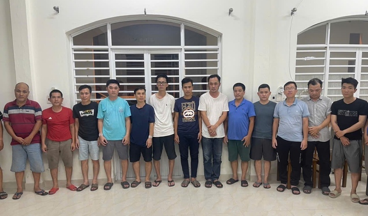 Bắt thêm 10 người tham gia đường dây cá độ 350 tỷ đồng ở Đà Nẵng- Ảnh 1. Bắt thêm 10 người tham gia đường dây cá độ 350 tỷ đồng ở Đà Nẵng- Ảnh 1.