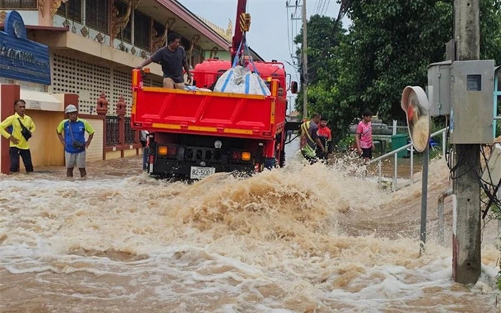 Lũ lụt ở Thái Lan. (Ảnh: Tỉnh Sukhothai)