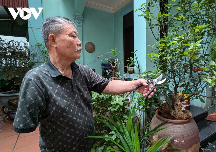 Người lính năm xưa mang trong mình nhiều vết thương cả thể xác lẫn tinh thần nhưng thay vì buông xuôi, ông chọn cách tiếp tục sống, tiếp tục cống hiến vì cộng đồng.