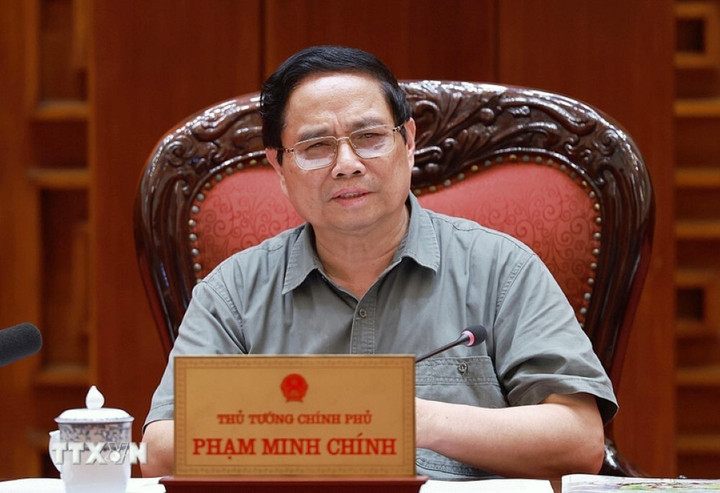 Thủ tướng Phạm Minh Chính chủ trì cuộc họp về triển khai chiến dịch xây dựng trường học cho các xã biên giới. (Ảnh: Dương Giang/TTXVN)