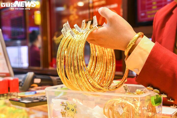 Giá vàng thế giới tuần tới được dự đoán kém lạc quan. (Ảnh: Công Hiếu).