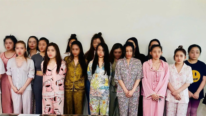 Nhân viên nữ tại cơ sở massage. (Ảnh: Đ.T.)