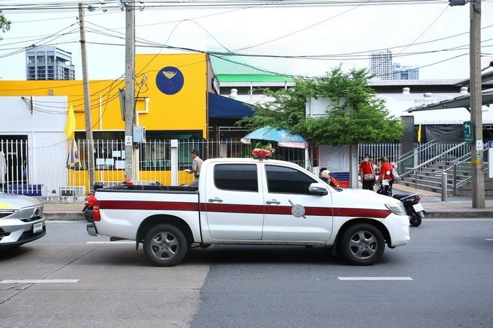 Hiện trường vụ xả súng tại chợ Or Tor Kor ở Bangkok, Thái Lan, ngày 28/7/2025. (Ảnh: THX/TTXVN)