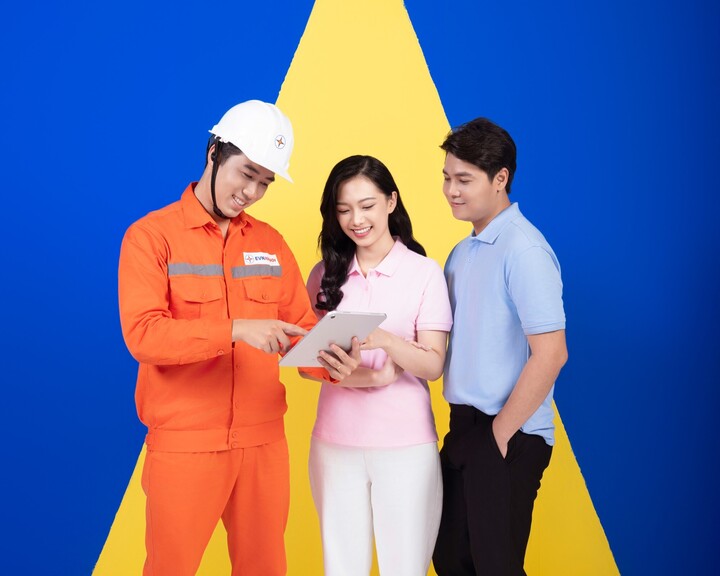 Khách hàng có thể dễ dàng tiếp cận dịch vụ điện trung áp trên nền tảng Internet.