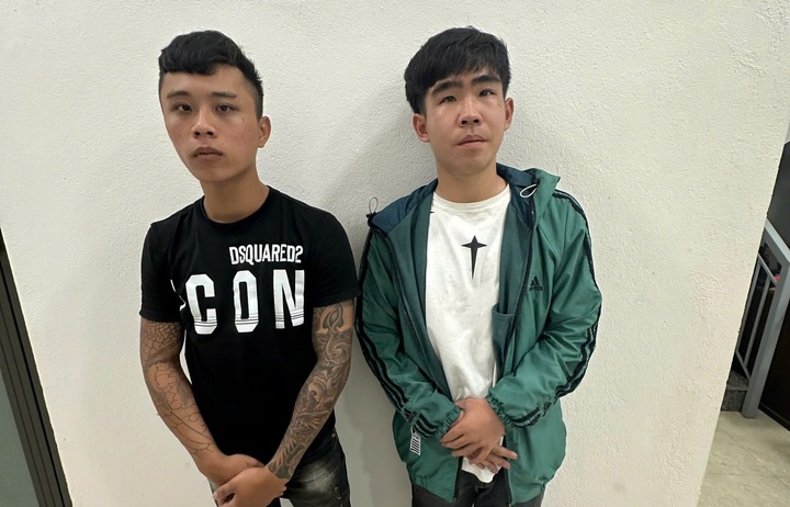 Hai đối tượng trộm cắp tài sản của du khách nước ngoài. (Ảnh: CA)