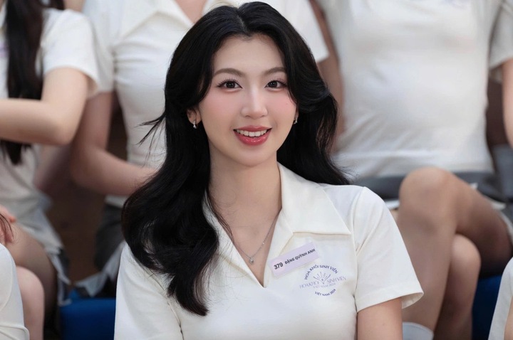 Không chỉ thành tích học tập tốt, người đẹp còn là gương mặt năng nổ trong các hoạt động phong trào, được nhiều bằng khen, giấy khen từ nhà trường và Hội sinh viên thành phố.