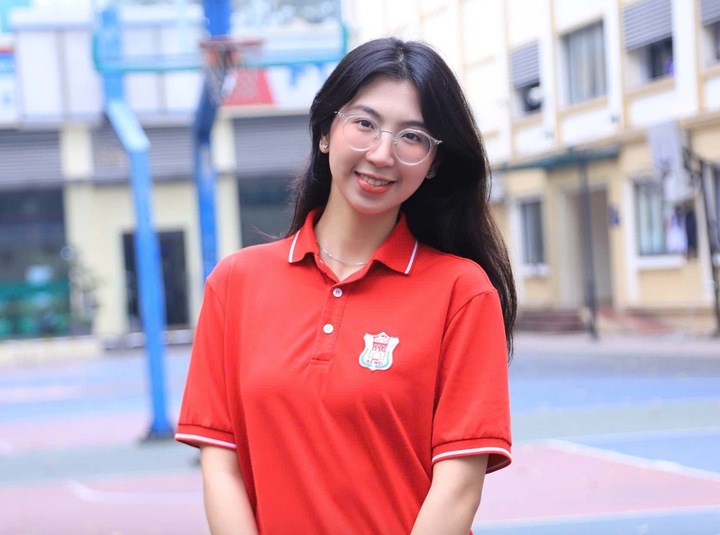 Đặng Quỳnh Anh là cựu học sinh trường THPT Kim Liên, Hà Nội. Năm 2022, nữ sinh đỗ Đại học Y Hà Nội nhờ phương thức xét điểm thi tốt nghiệp kết hợp chứng chỉ IELTS 6.5.