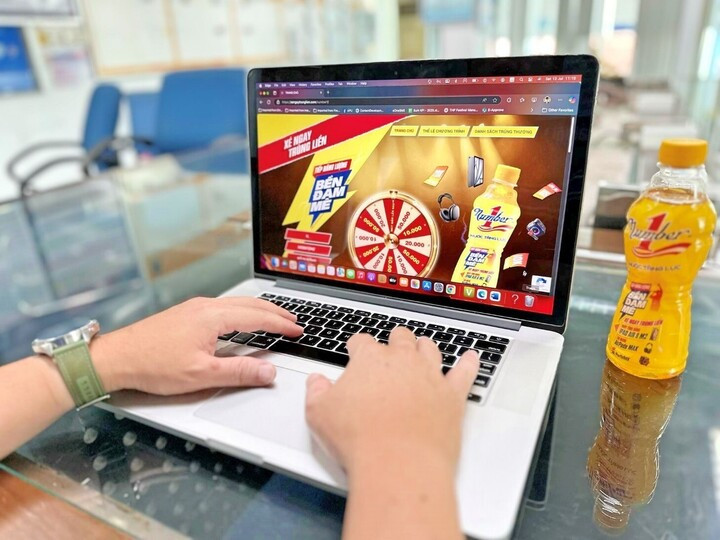 Nhiều bạn trẻ hào hứng “Tiếp năng lượng” để chinh phục các giải thưởng khủng từ chương trình khuyến mại của Number 1 trong những ngày cuối.