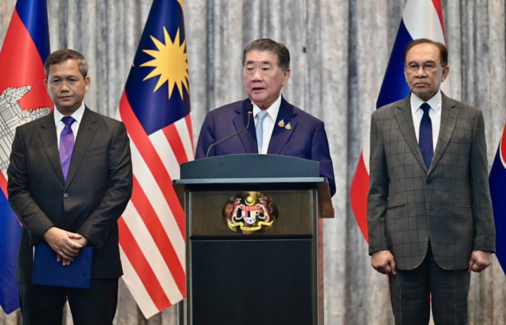 Các nhà lãnh đạo Campuchia, Thái Lan và Malaysia trong cuộc đàm phán.