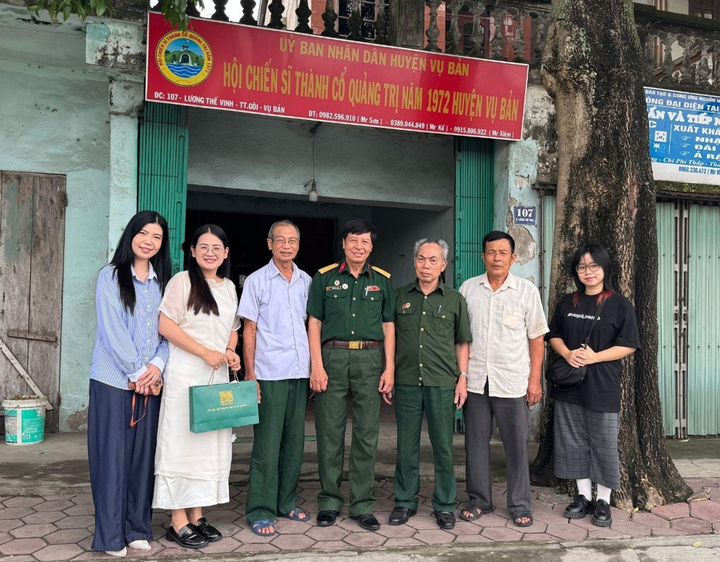 Trường Nhân đến thăm hỏi các cựu chiến binh Thành cổ Quảng Trị tỉnh Nam Định (cũ).