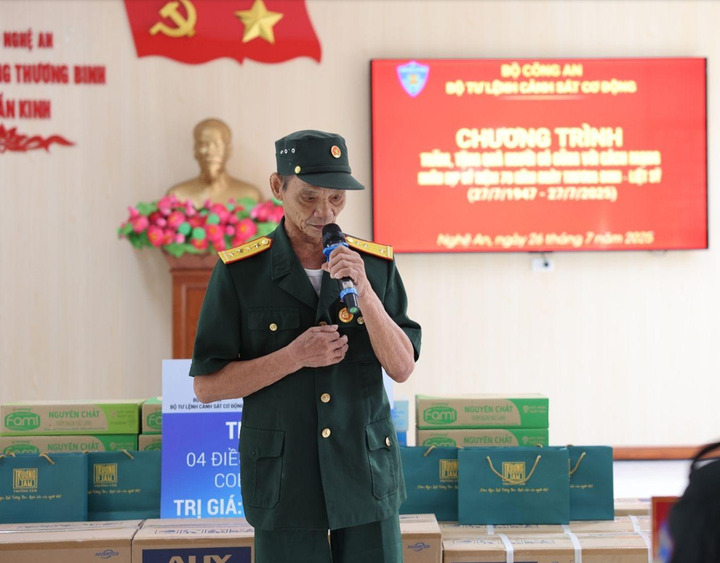 Trường Nhân đồng hành cùng Bộ Tư lệnh cảnh sát cơ động trong hoạt động thăm hỏi và tặng quà tại Khu điều dưỡng Thương binh tâm thần tỉnh Nghệ An.