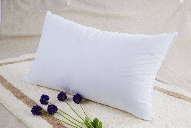 Hầu hết các loại gối đều có thể giặt trong máy giặt, giúp tiết kiệm thời gian giặt giũ. (Ảnh: Sohu)