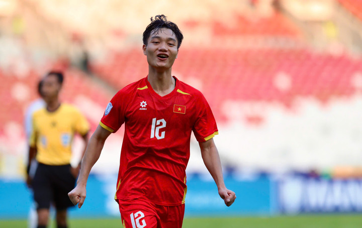 U23 Việt Nam nỗ lực tấn công.