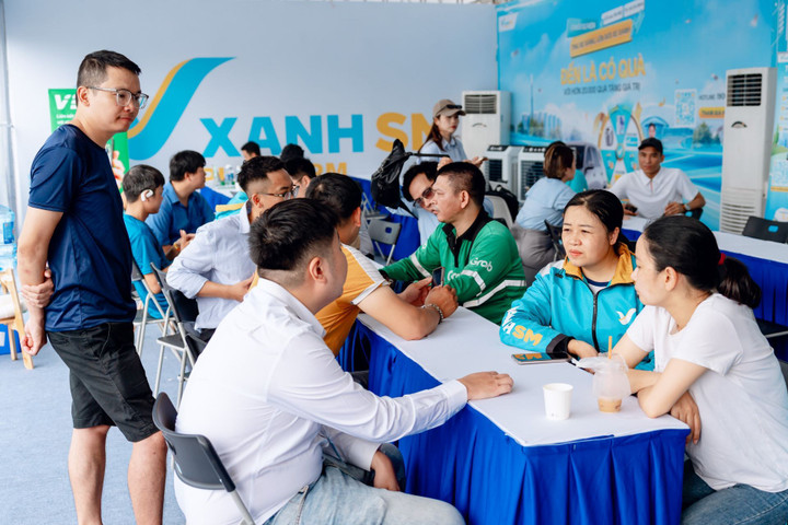 Tài xế dịch vụ tìm hiểu về cơ hội đổi xe.