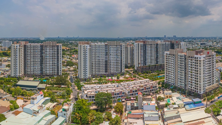 Một dự án căn hộ, nhà phố tại Quận 12 cũ.