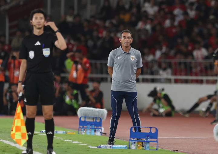 HLV Vanenburg trong trận chung kết