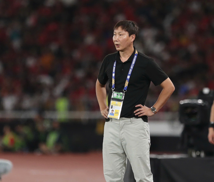 HLV Kim Sang-sik trong trận chung kết