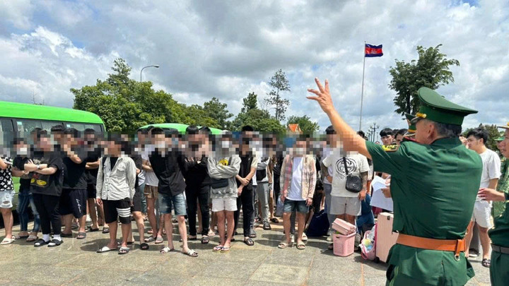 Các công dân có độ tuổi từ 15 đến 40 tuổi.