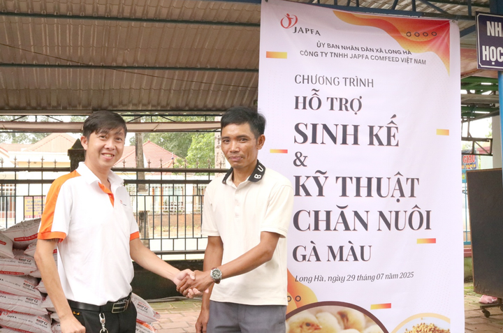 Anh Điểu Minh Hưng (thôn Bù Ka 1) đánh giá cao chất lượng gà giống của công ty Japfa