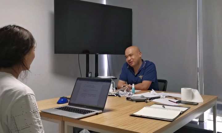 Actualmente, Du Duong ya no conduce mototaxi, pero su historia especial aún se comparte ampliamente como símbolo de su decisión de cambiar de vida. (Foto: Baidu)