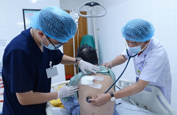 Nguy kịch vì nghe thầy lang uống nước đường để ‘lấy độc trị độc’