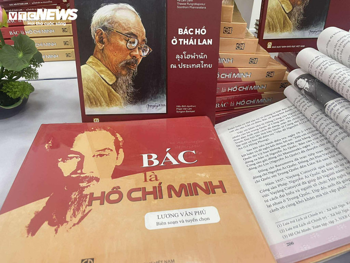 Nhà xuất bản Giáo dục Việt Nam ra mắt hai cuốn sách tham khảo đặc biệt Bác là Hồ Chí Minh và Bác Hồ ở Thái Lan.