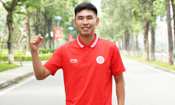 Tiền vệ Đinh Xuân Tiến
