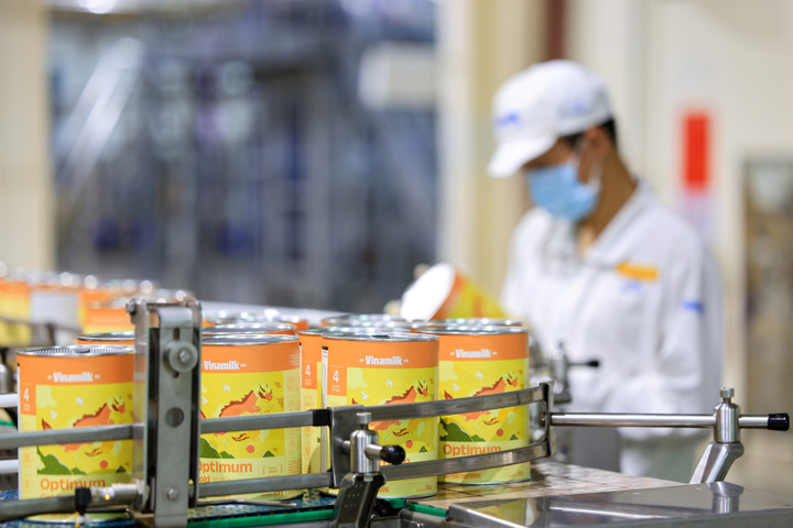 Đẩy mạnh hoạt động nghiên cứu và phát triển, đổi mới sản phẩm, Vinamilk tiên phong đưa đột phá 6 HMO vào giải pháp dinh dưỡng cho trẻ. (Ảnh: Nguyễn Hoàng)