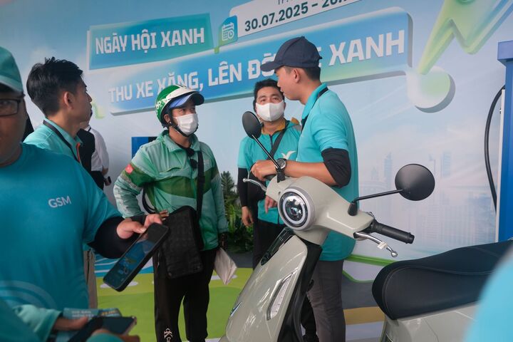 Rất nhiều tài xế dịch vụ của các hãng mong muốn chuyển đổi sang Evo Grand.