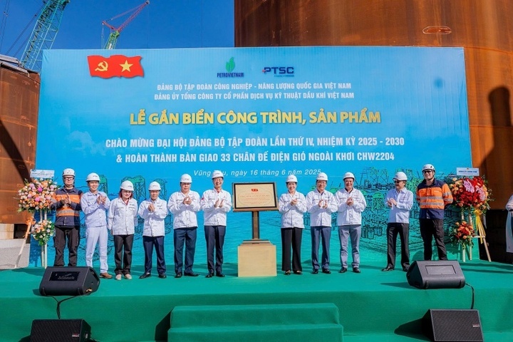 Lễ gắn biển công trình, sản phẩm chào mừng Đại hội đại biểu Đảng bộ Petrovietnam lần thứ IV, nhiệm kỳ 2025-2030.