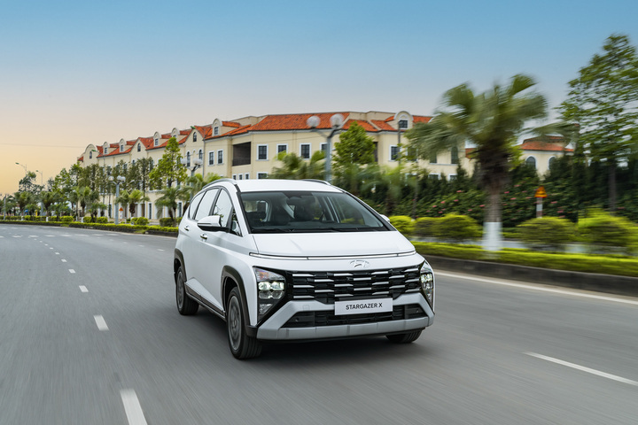 Hyundai Stargazer.