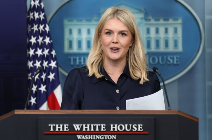 Thư ký báo chí Nhà Trắng Karoline Leavitt phát biểu trong buổi họp báo ngày 31/7 tại Washington, DC. (Nguồn: Reuters)
