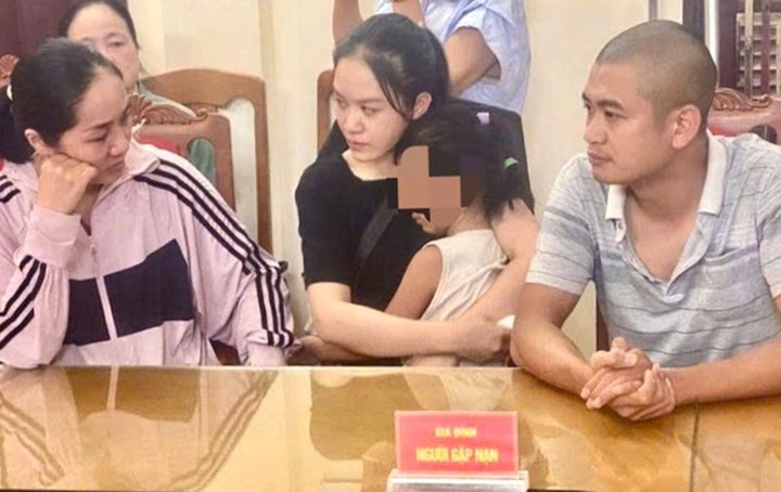 Anh Tùng, bé Phương Anh và người thân