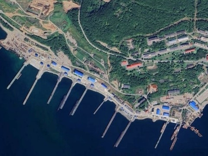 Ảnh vệ tinh trước khi sóng thần tấn công căn cứ tàu ngầm Nga.