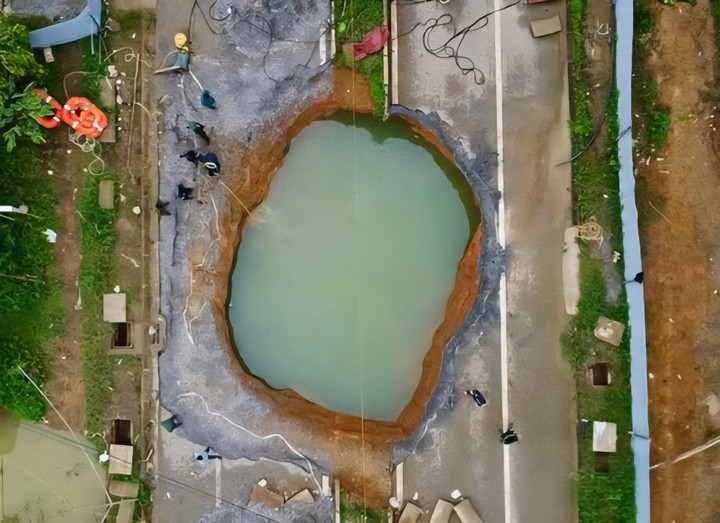 "Hố tử thần" xuất hiện cuối tháng 3/2025 gây ảnh hưởng nghiêm trọng đến an toàn giao thông.