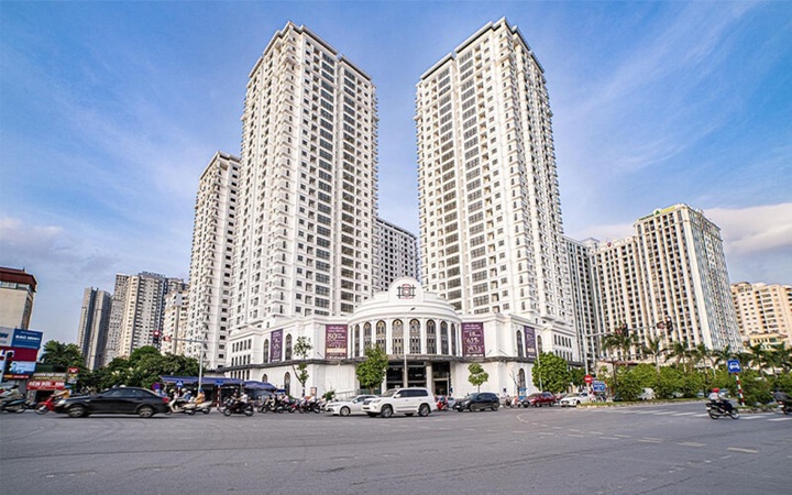 Người có nhu cầu nhà ở khó tiếp cận khi giá chung cư cả cũ lẫn mới đều tăng rất cao. (Ảnh minh hoạ).