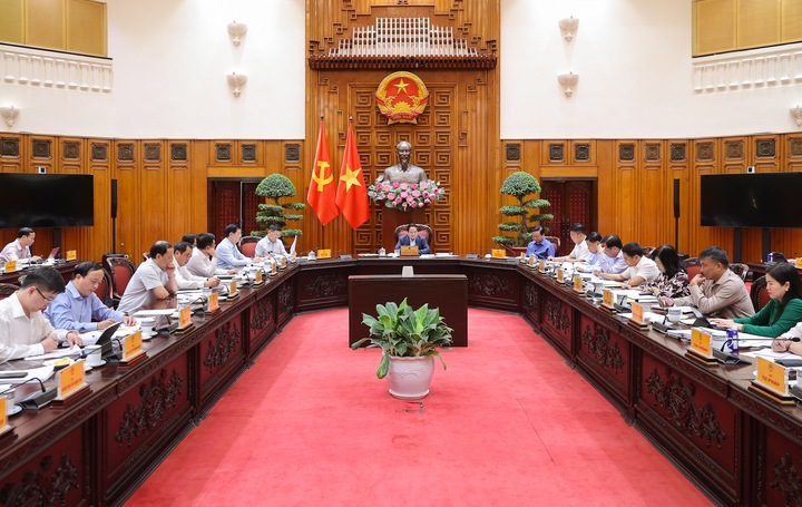 Thường trực Chính phủ cho ý kiến vào các báo cáo, tờ trình về tình hình kinh tế - xã hội; phân bổ, giải ngân vốn đầu tư công. (Ảnh: VGP/Nhật Bắc)