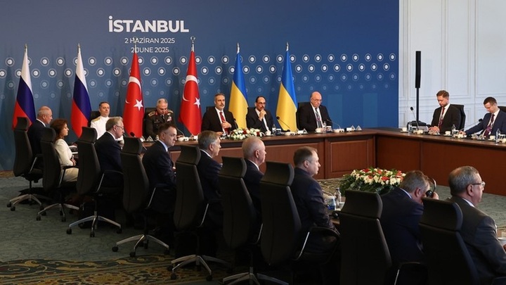 Một cuộc gặp ở Istanbul của phái đoàn Nga và Ukraine. (Ảnh: Sputnik)