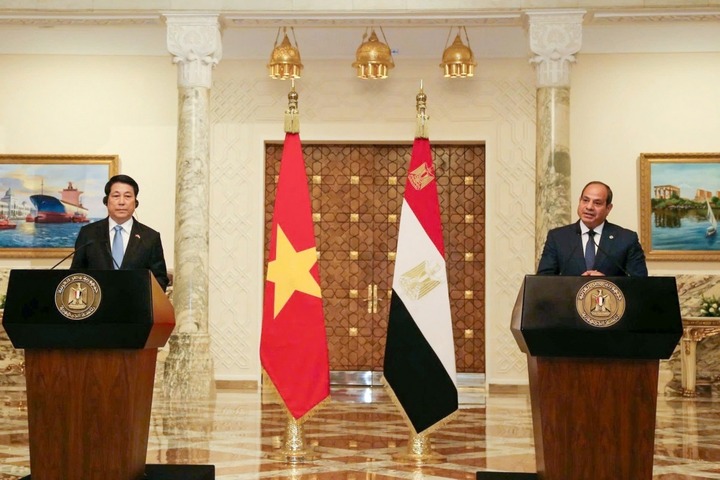 Tổng thống Abdel Fattah Al-Sisi và Chủ tịch nước Lương Cường tại họp báo.