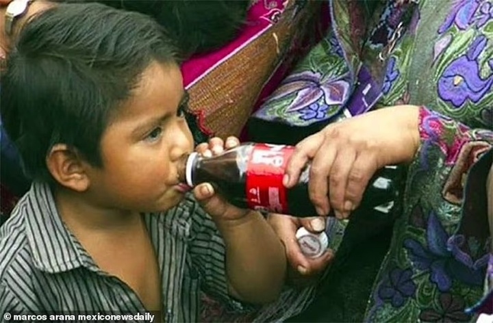 Theo UNICEF, trẻ em Mexico tiêu thụ nhiều đồ ăn vặt hơn bất kỳ nơi nào khác ở Mỹ Latinh.