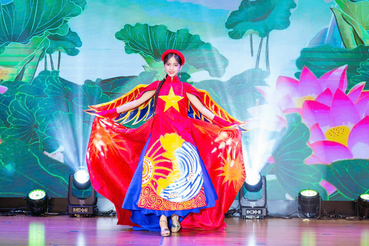 Sân chơi “Nhà thiết kế tương lai” dành cho các em từ 6 đến 15 tuổi tự tin thể hiện ý tưởng sáng tạo qua từng bộ trang phục.