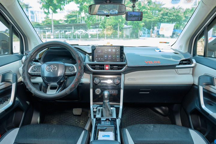 Veloz Cross tiếp tục được giảm đến 66 triệu đồng trong tháng 8 - 2