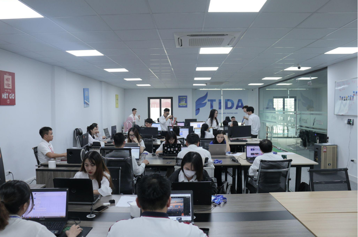 Các giá trị như “sẵn sàng thay đổi”, “chính trực” hay “hướng tới khách hàng sâu sắc” được nhấn mạnh trong mọi lần cải tiến mô hình.